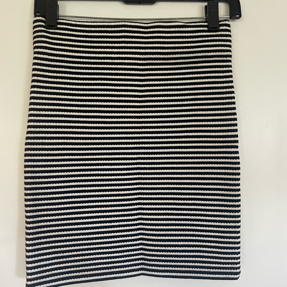 Theory Black and White Ribbed Mini Pencil Skirt